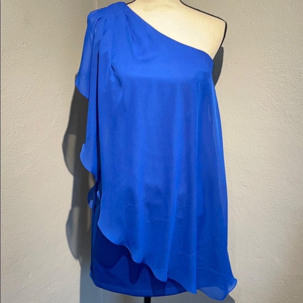 One shoulder dress
